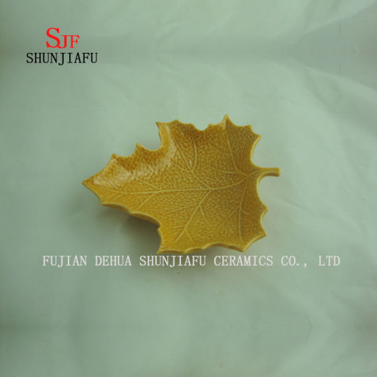 The Maple Leaf Shape Ceramic Seasoning Dishes Plate/B