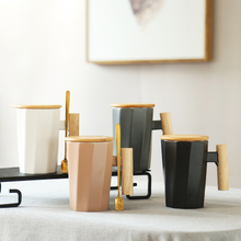 custom logo gift box porcelain coffee mug 400ml Black 、white Match wooden cup caps with wooden handles Line style Ceramic cup 